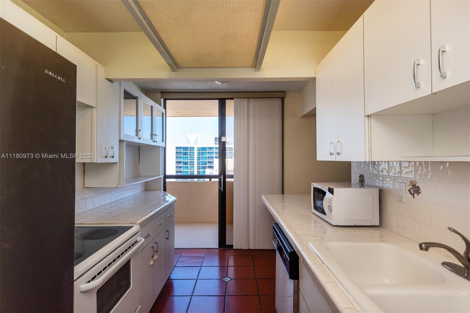 2555 Collins Ave Unit: 2200