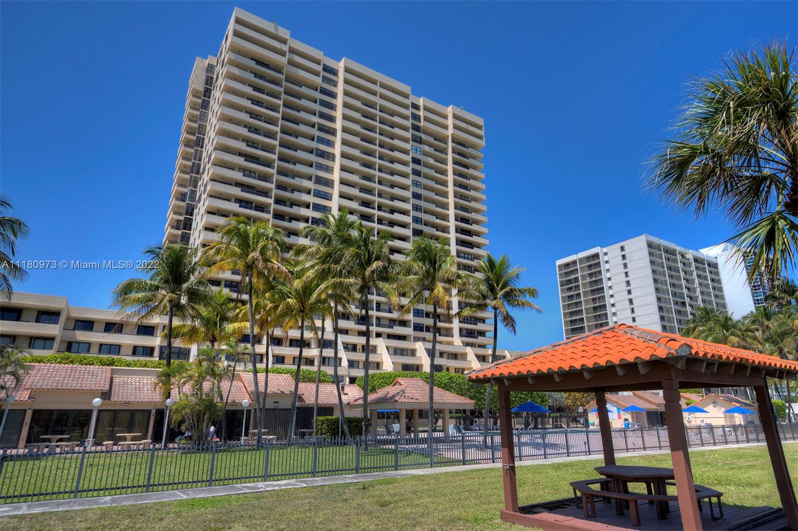2555 Collins Ave Unit: 2200
