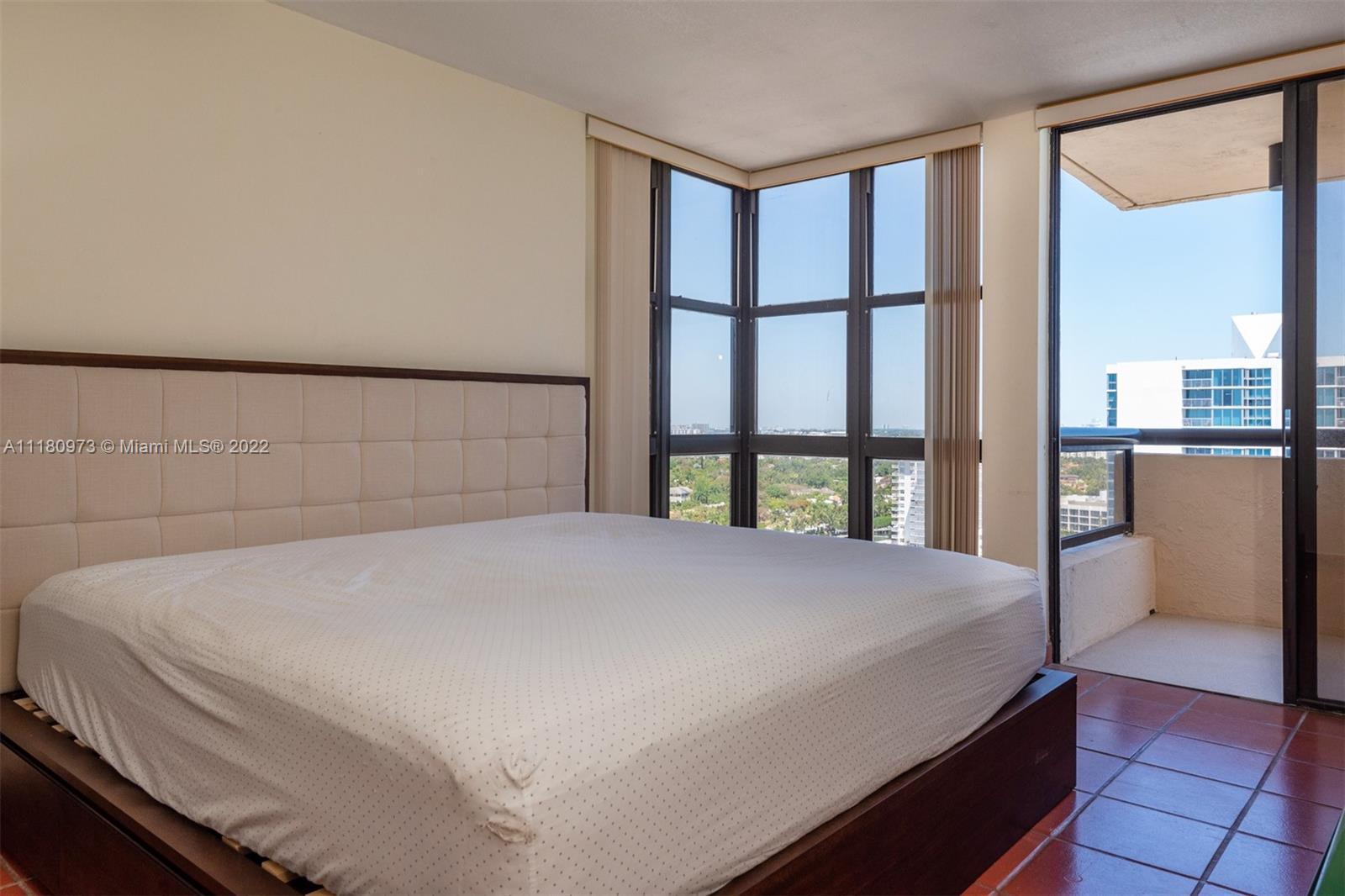 2555 Collins Ave Unit: 2200