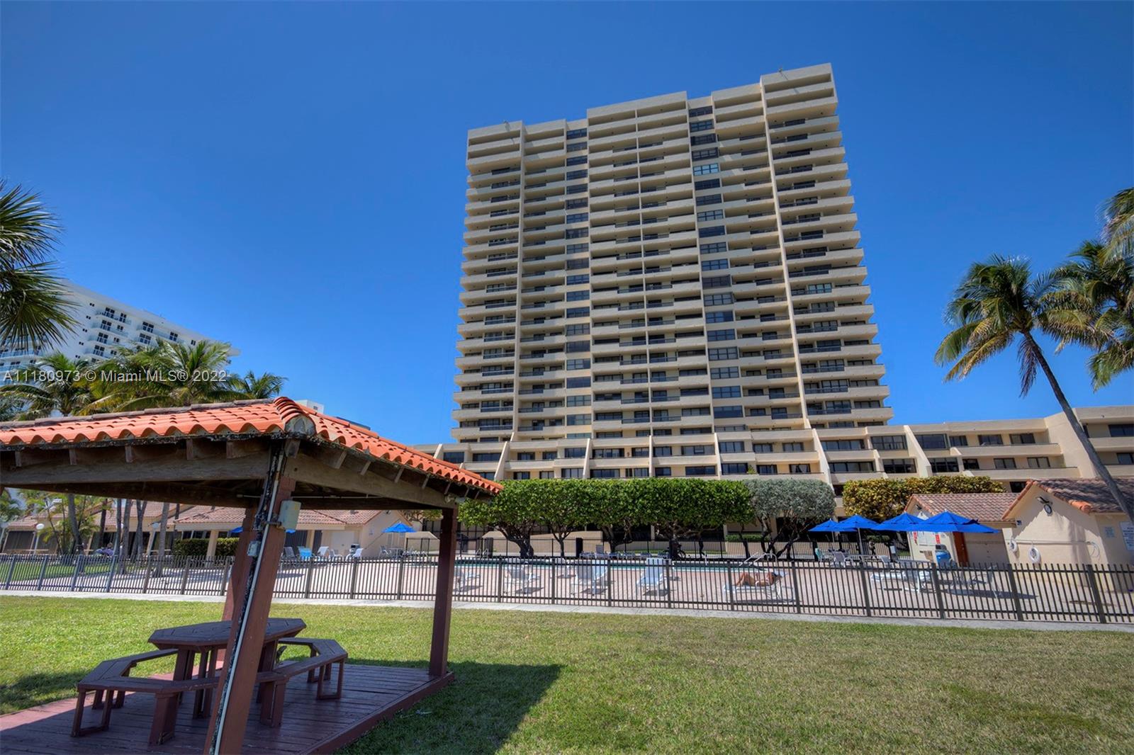 2555 Collins Ave Unit: 2200