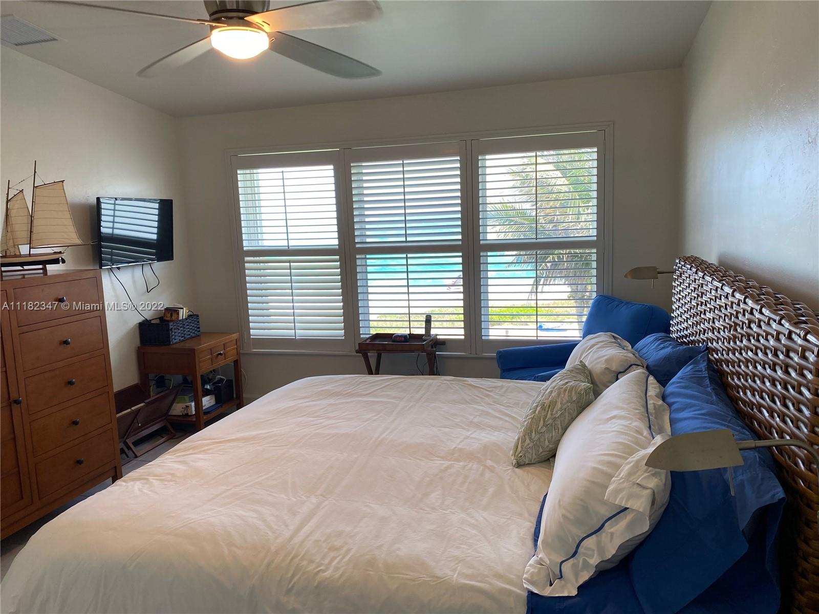 1043 Hillsboro Mile Unit: 16C