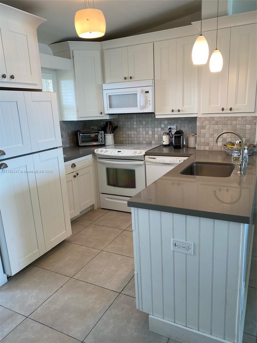 1043 Hillsboro Mile Unit: 16C