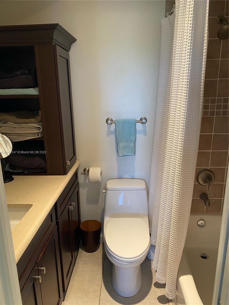 1043 Hillsboro Mile Unit: 16C