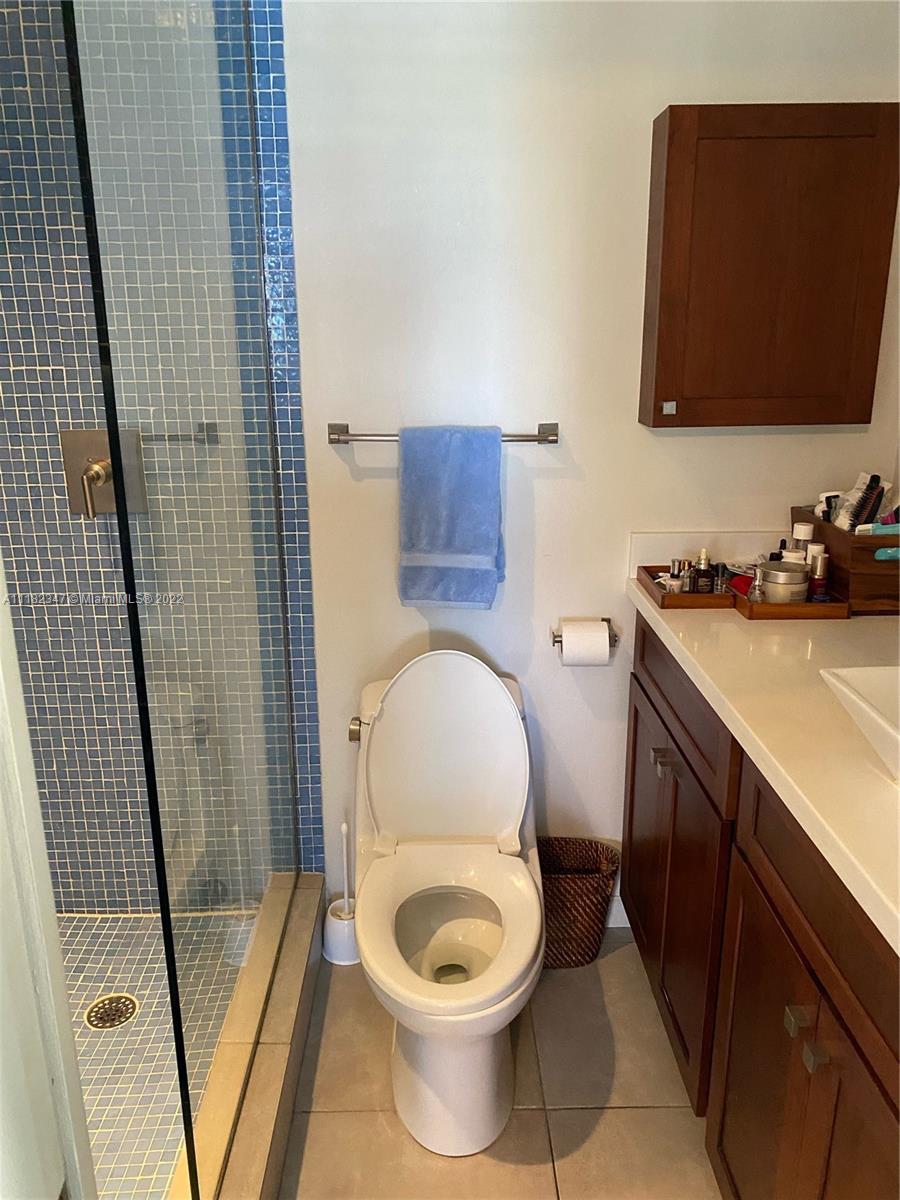 1043 Hillsboro Mile Unit: 16C