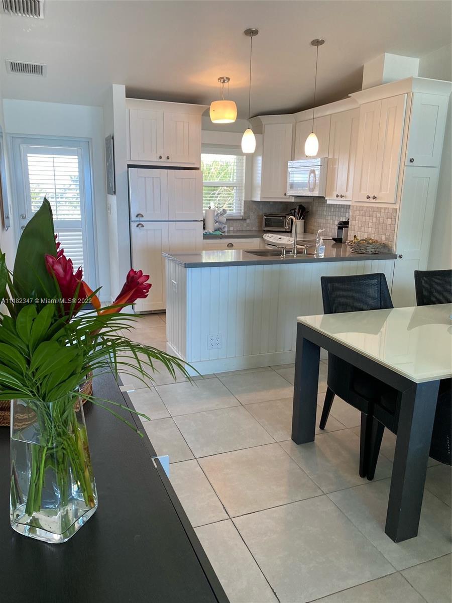 1043 Hillsboro Mile Unit: 16C
