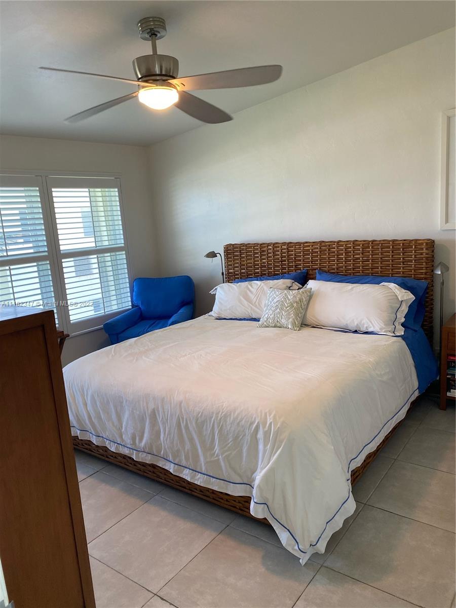 1043 Hillsboro Mile Unit: 16C