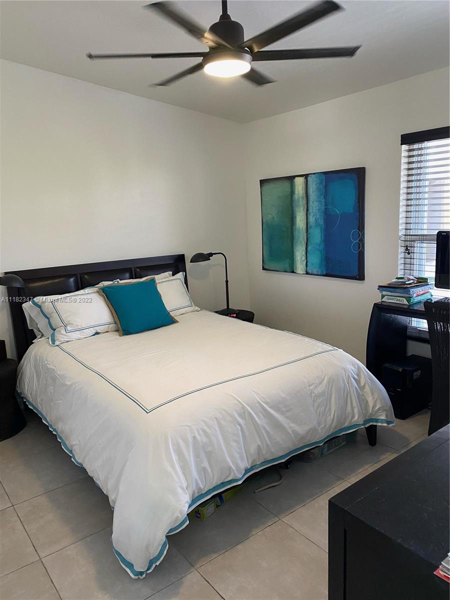 1043 Hillsboro Mile Unit: 16C