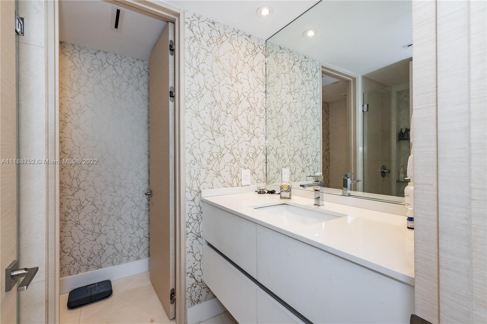 950 Brickell Bay Dr Unit: 2510