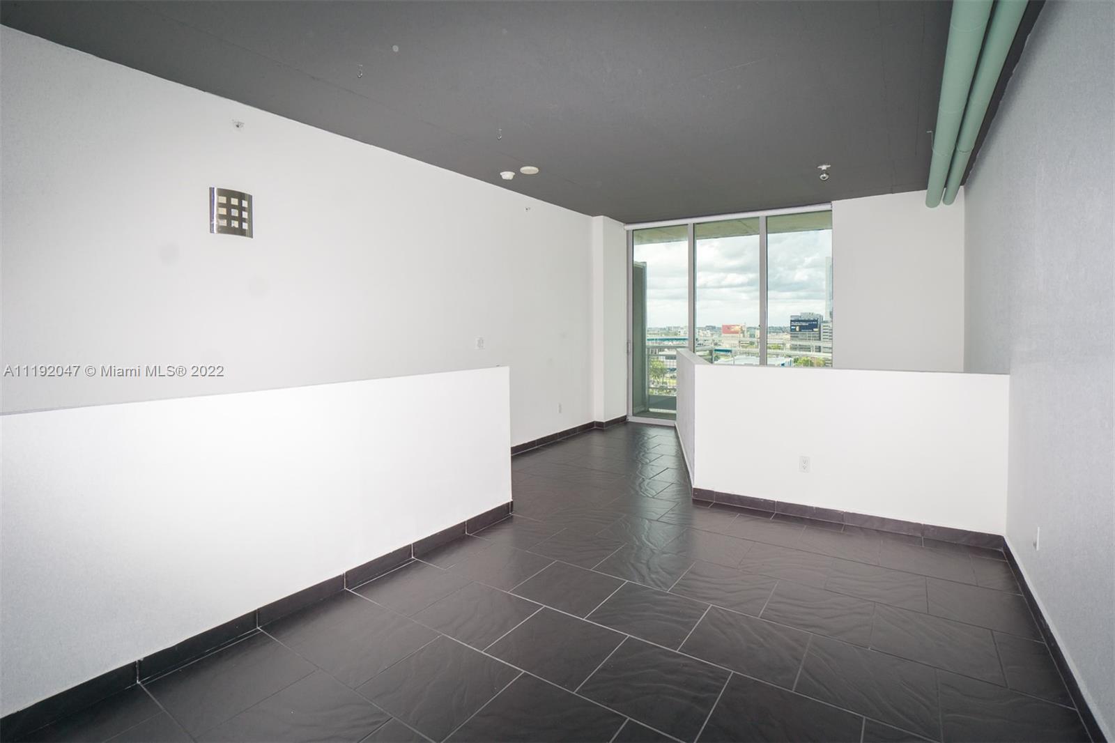 690 SW 1 CT Unit: 1217