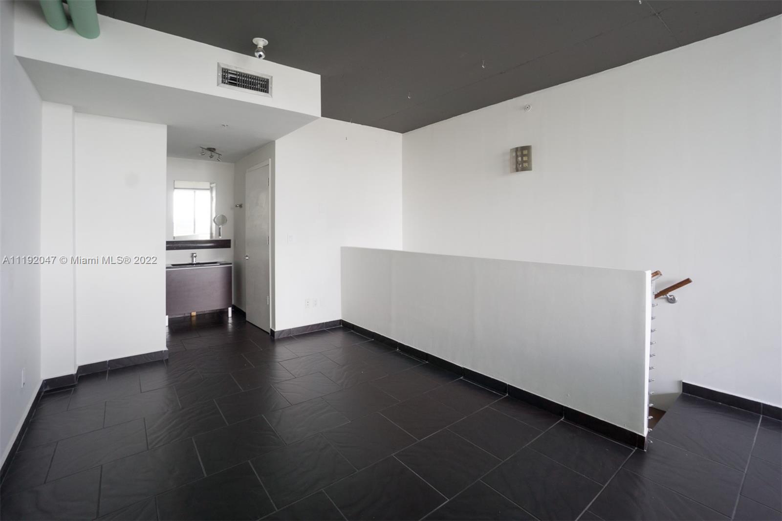 690 SW 1 CT Unit: 1217