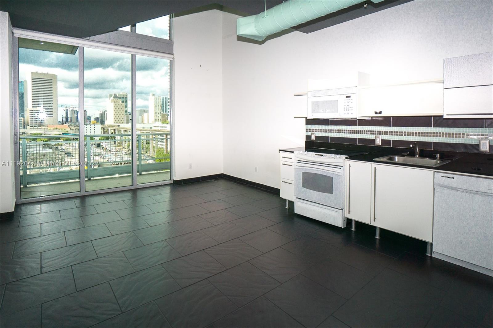 690 SW 1 CT Unit: 1217
