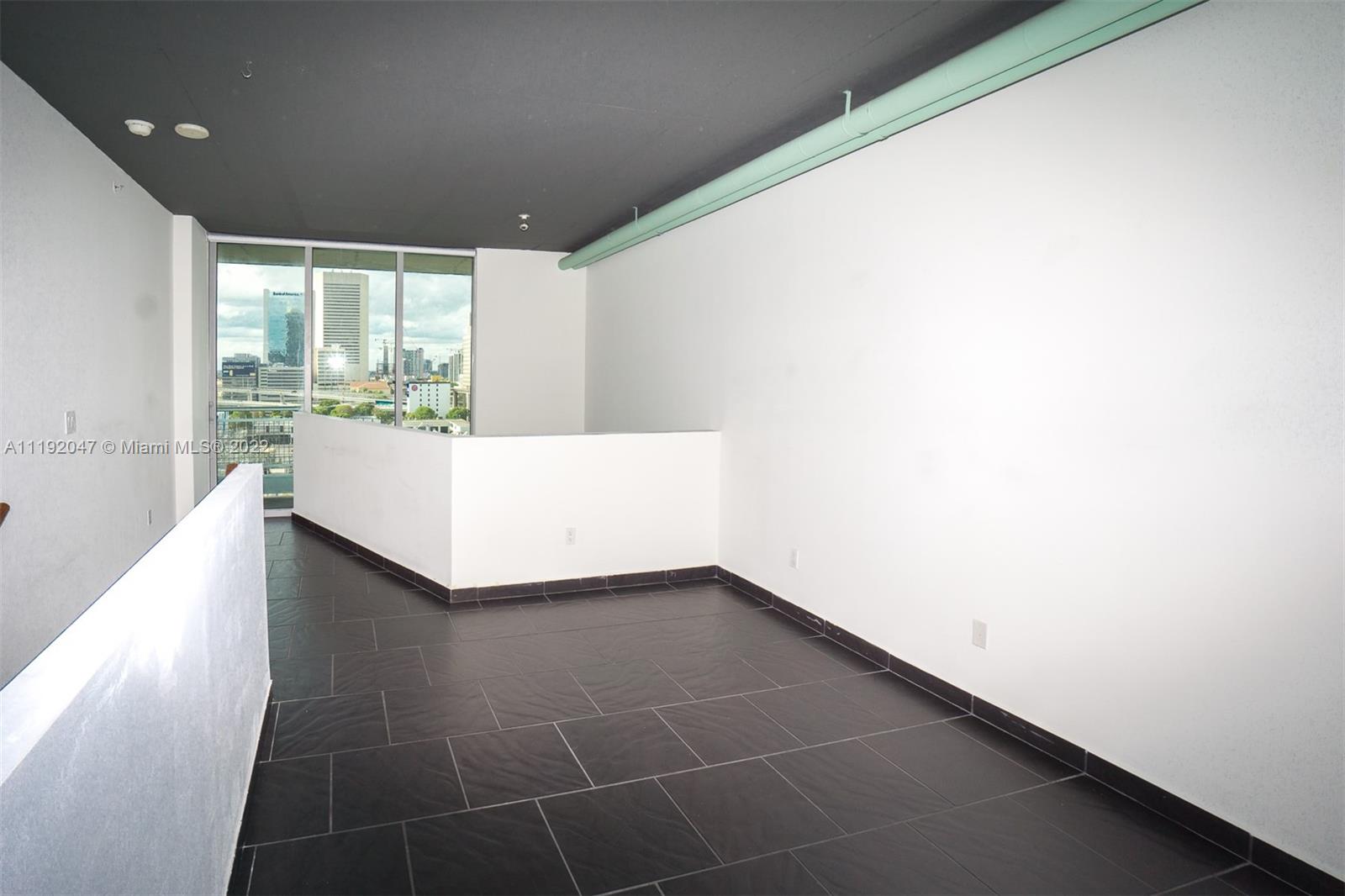 690 SW 1 CT Unit: 1217