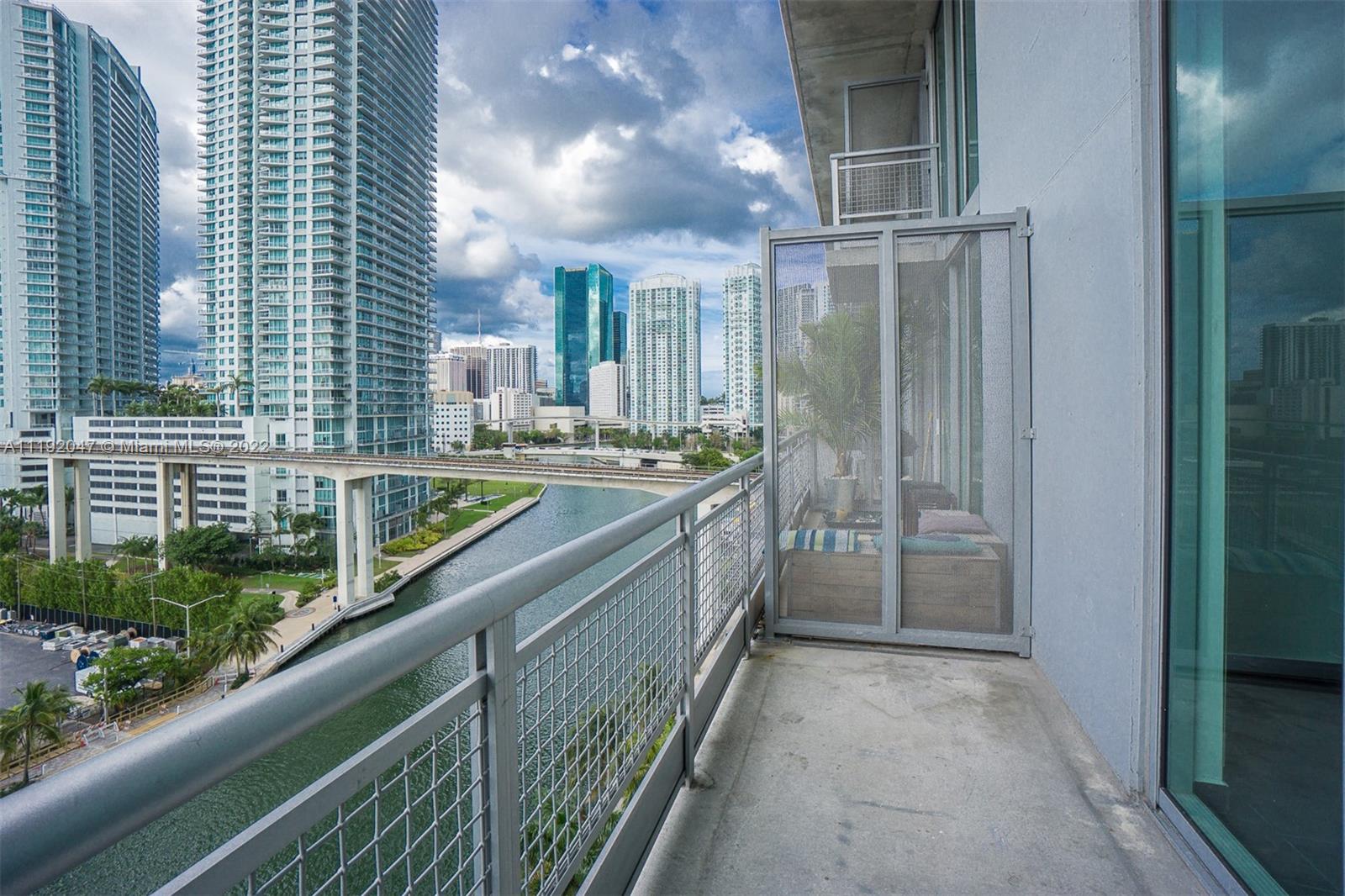 690 SW 1 CT Unit: 1217