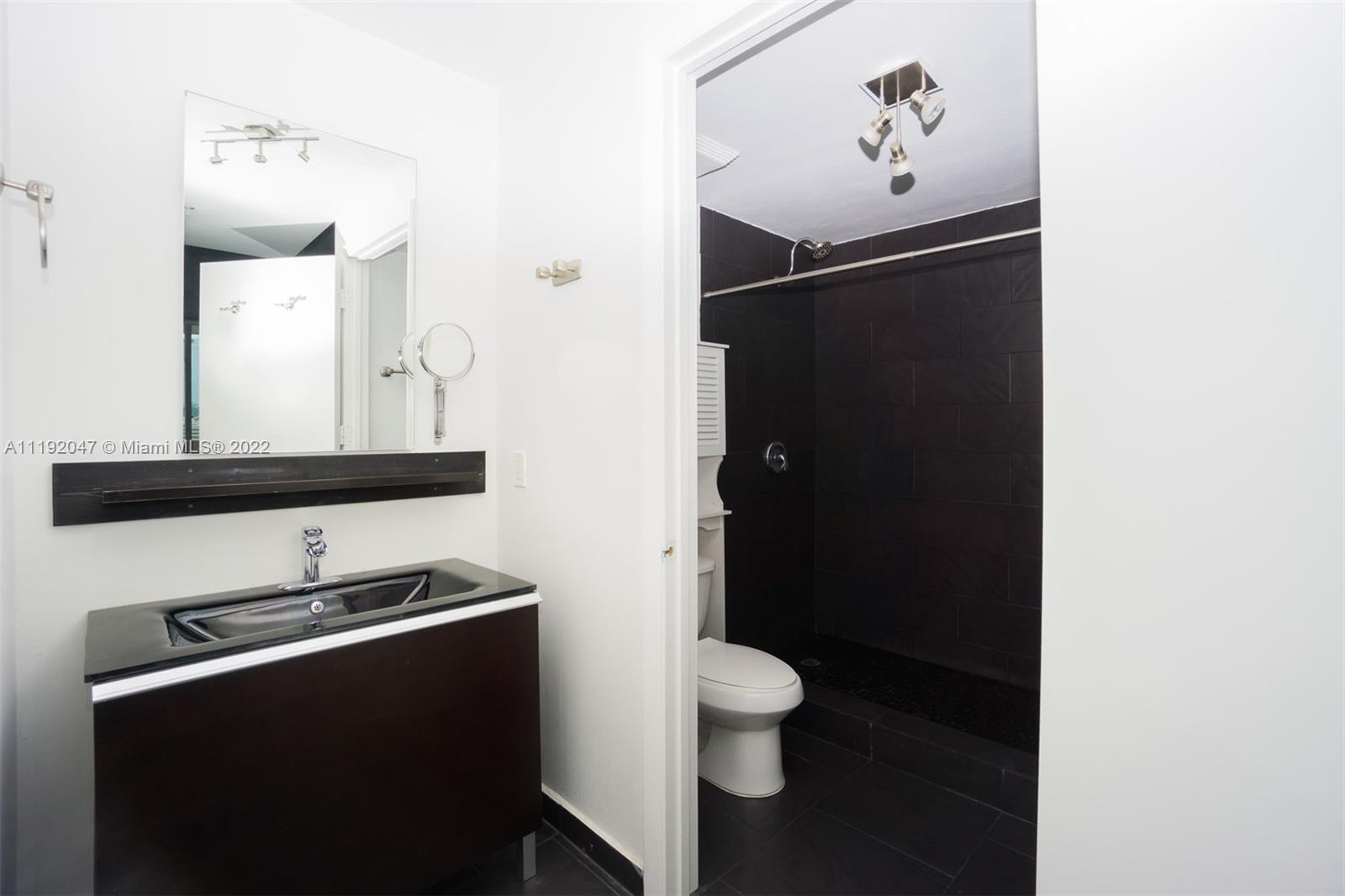 690 SW 1 CT Unit: 1217
