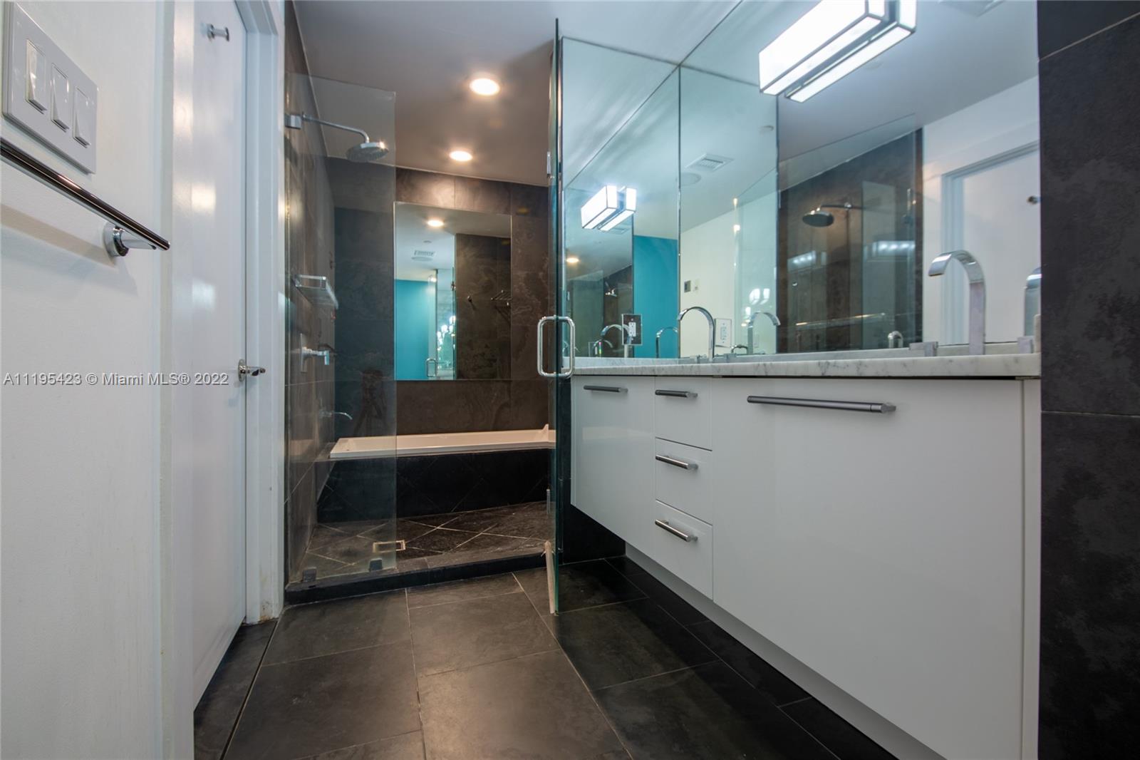900 Biscayne Blvd Unit: 3910