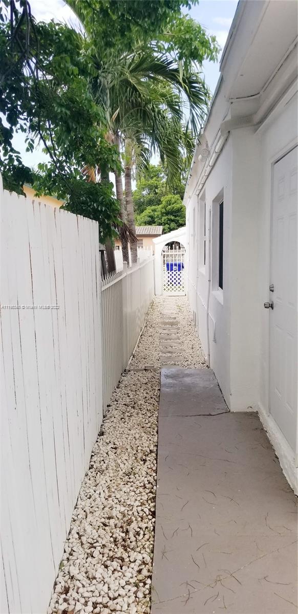 1220 SW 25th Ave Unit: 1220