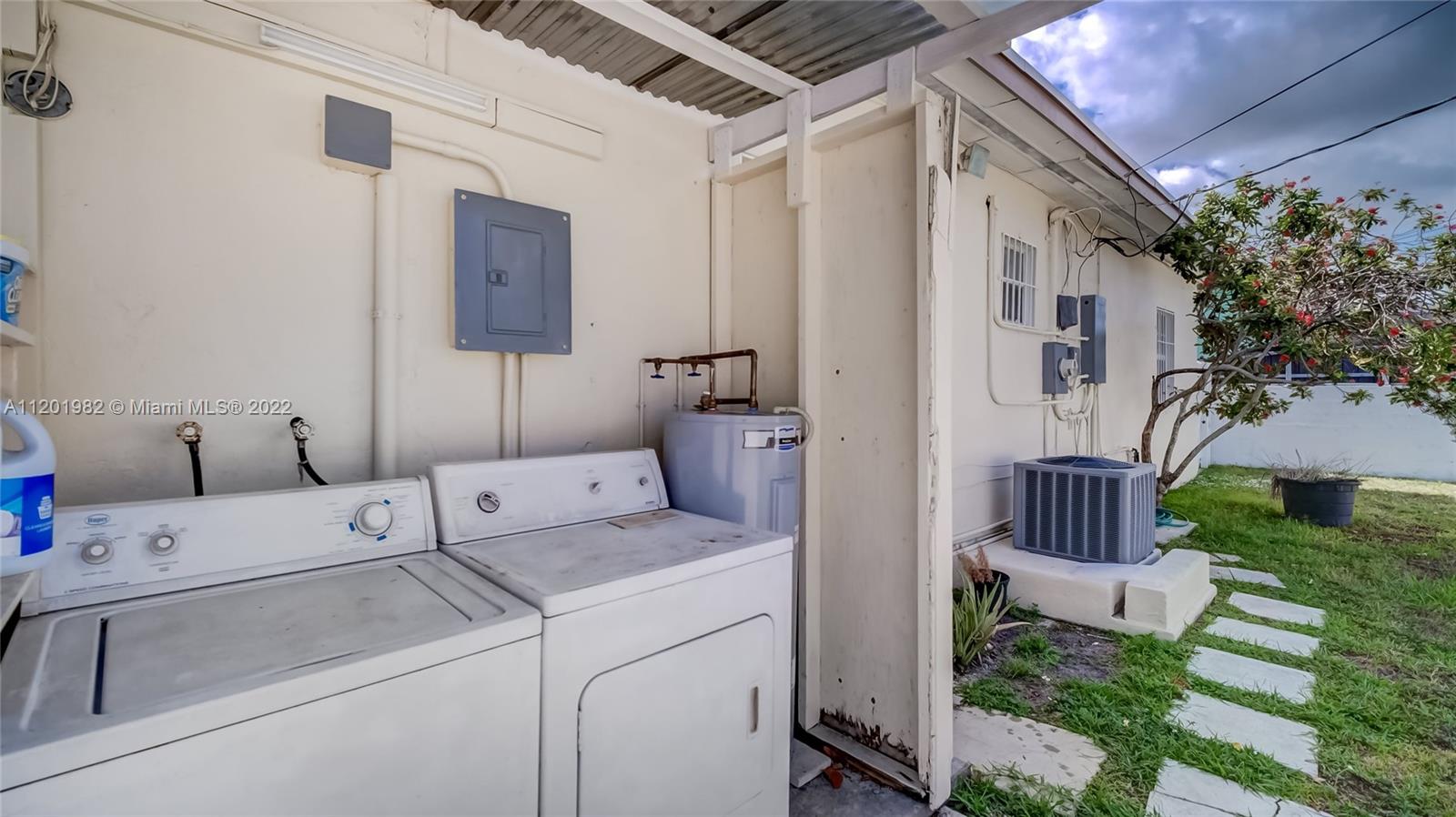 230 SW 52nd Ave