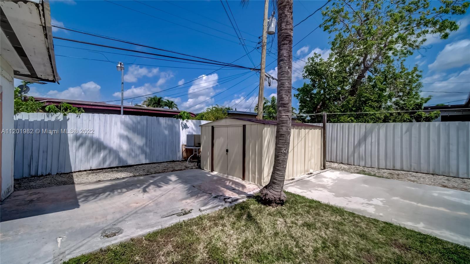 230 SW 52nd Ave