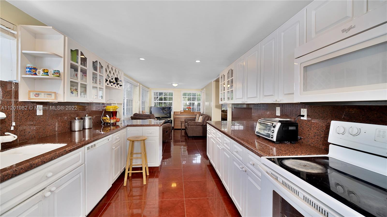 230 SW 52nd Ave