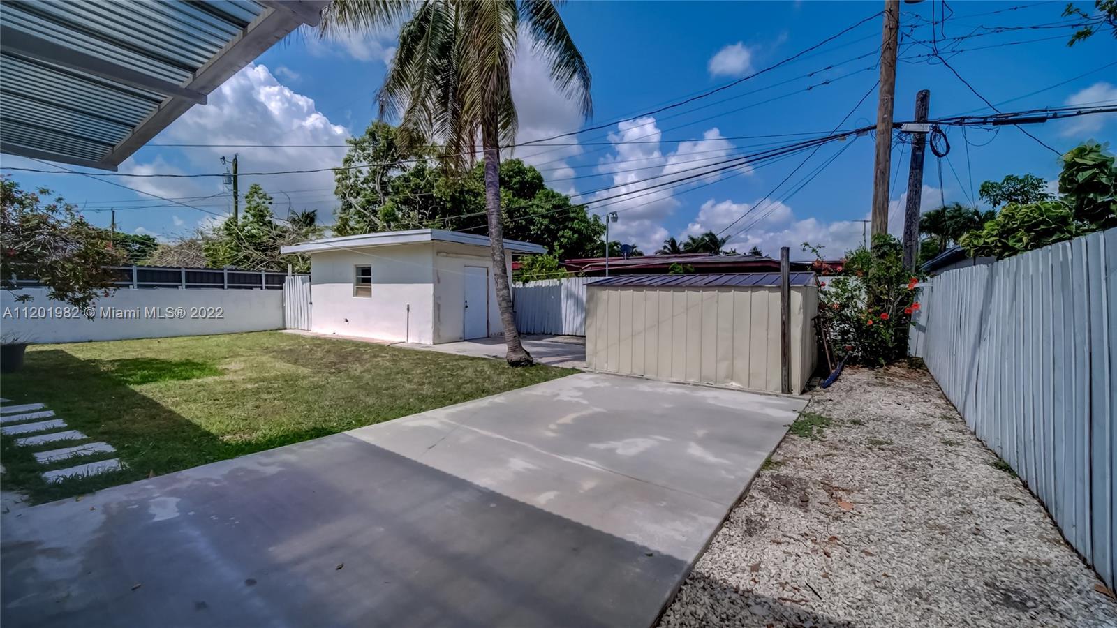 230 SW 52nd Ave