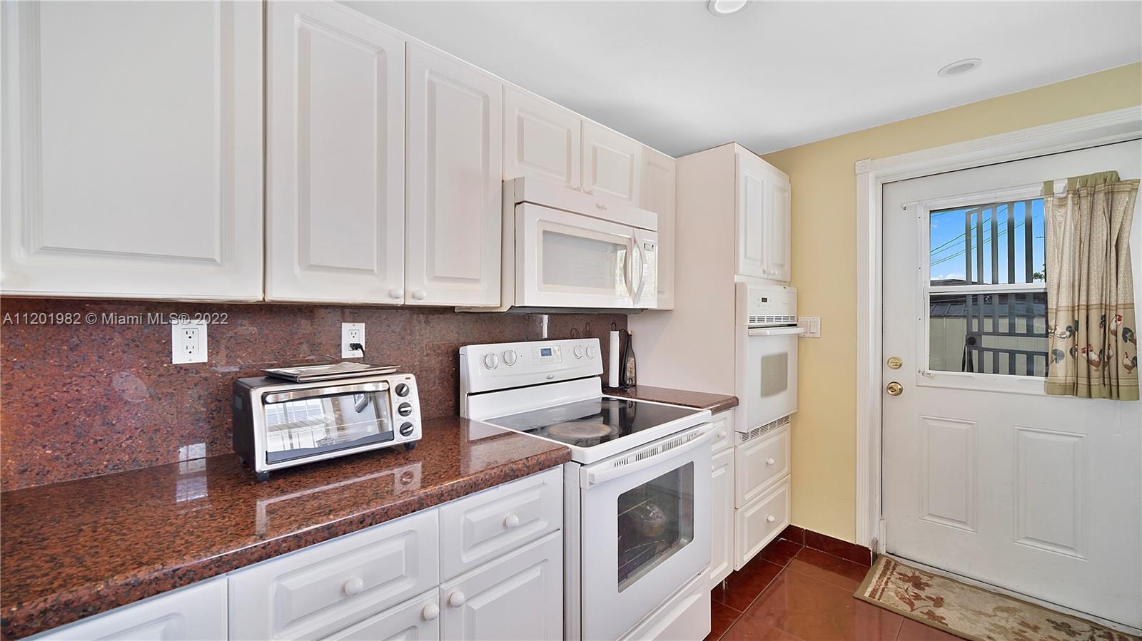 230 SW 52nd Ave