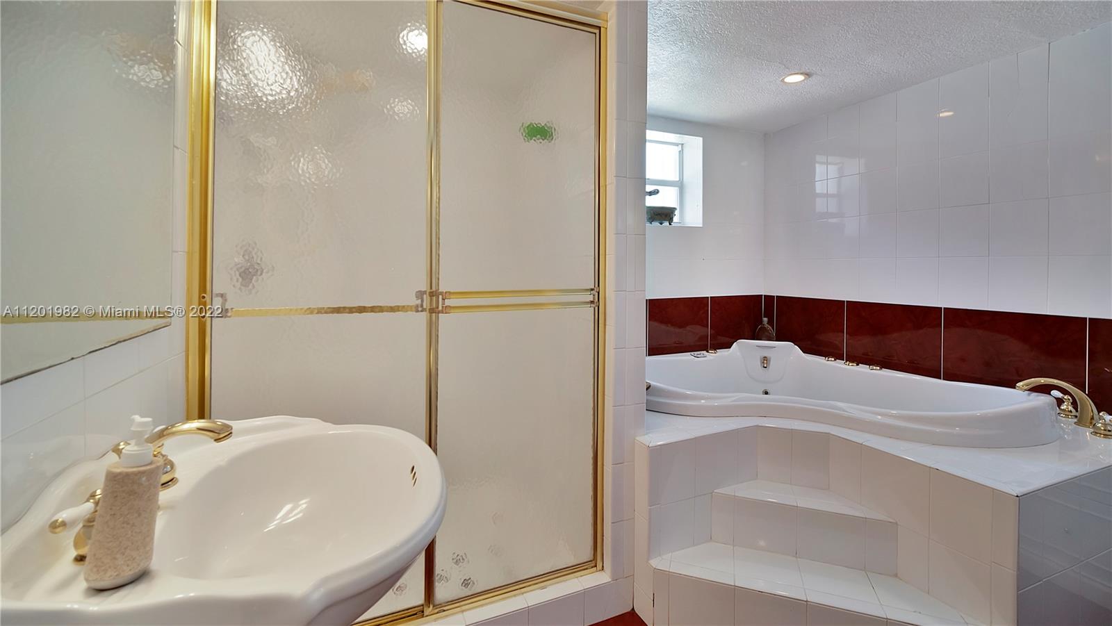 230 SW 52nd Ave