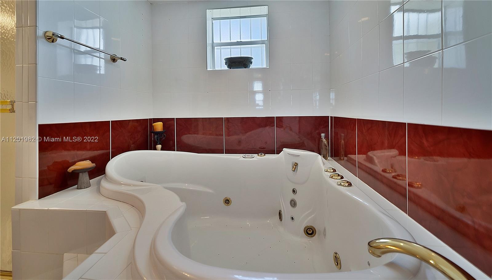 230 SW 52nd Ave