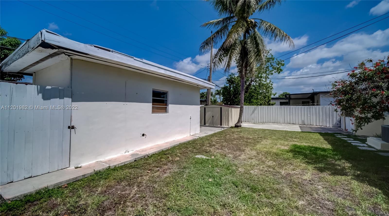 230 SW 52nd Ave