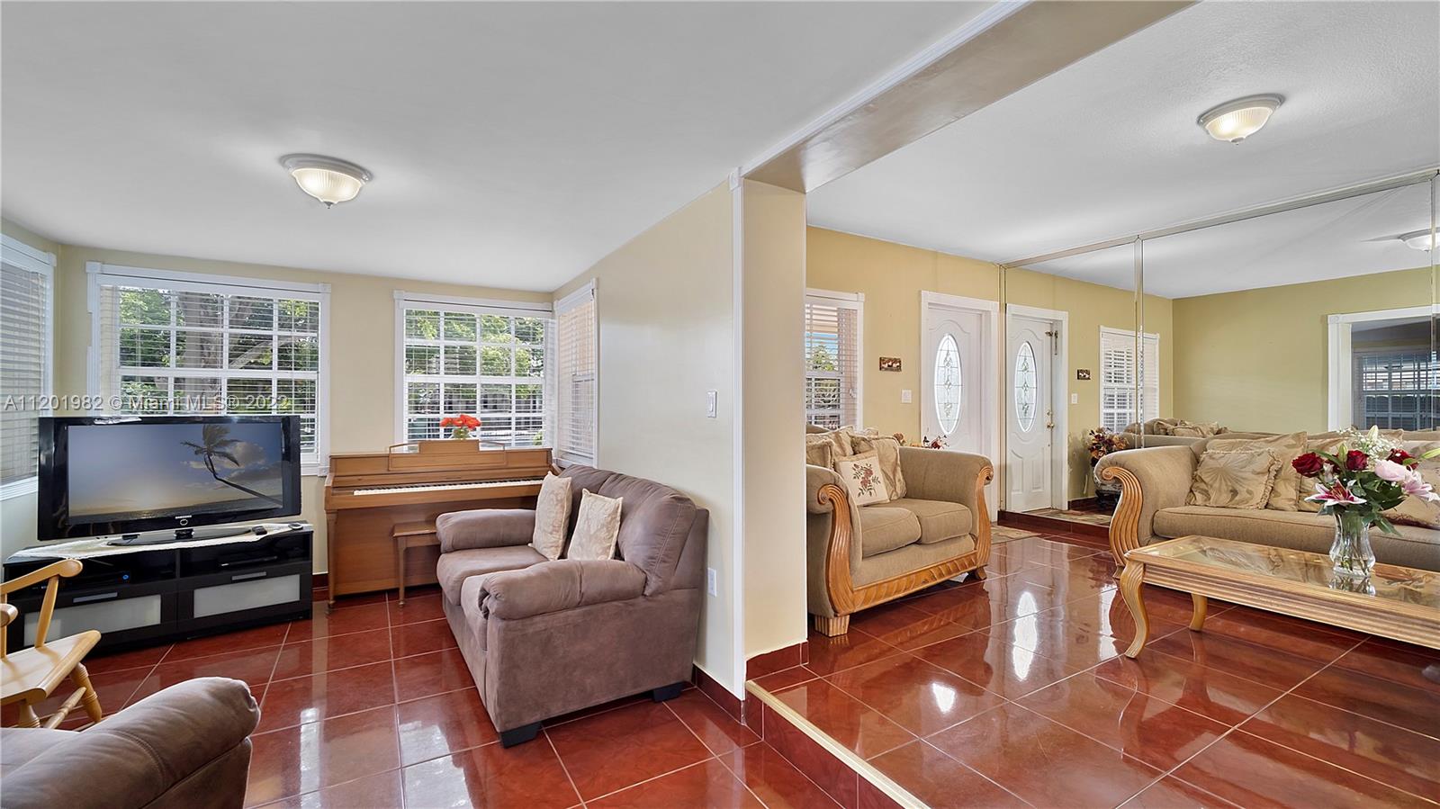 230 SW 52nd Ave