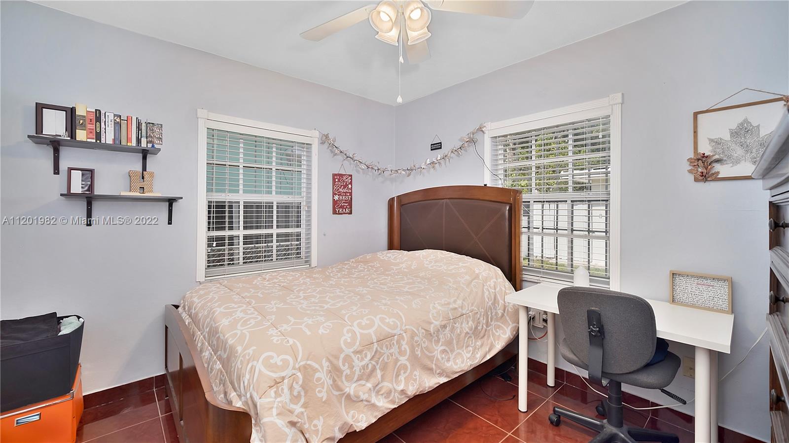 230 SW 52nd Ave