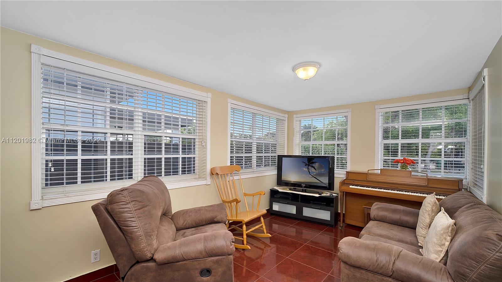 230 SW 52nd Ave
