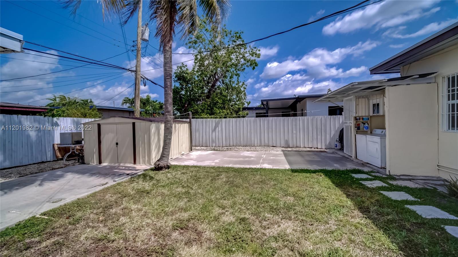 230 SW 52nd Ave