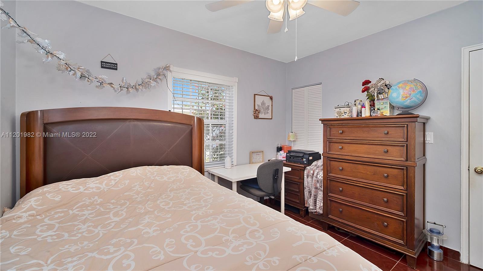 230 SW 52nd Ave
