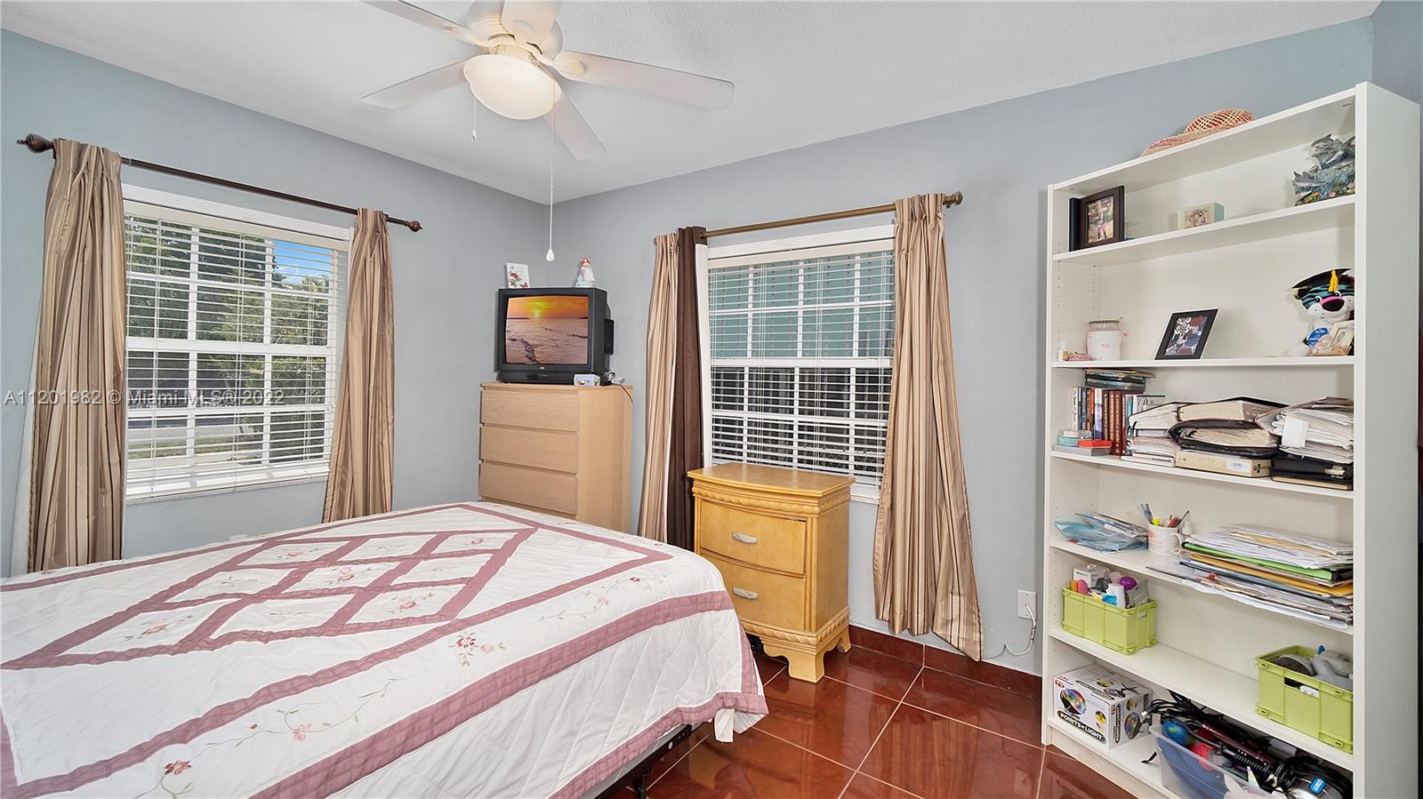 230 SW 52nd Ave