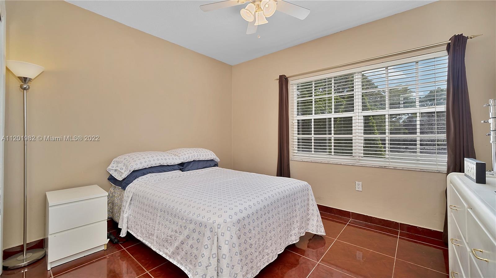 230 SW 52nd Ave