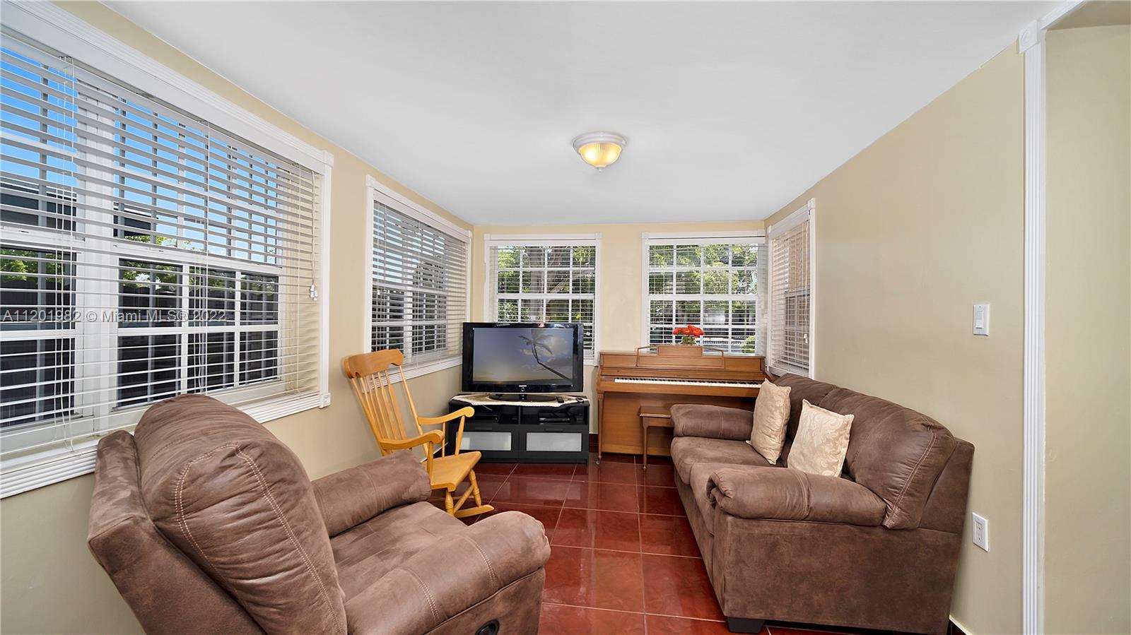 230 SW 52nd Ave