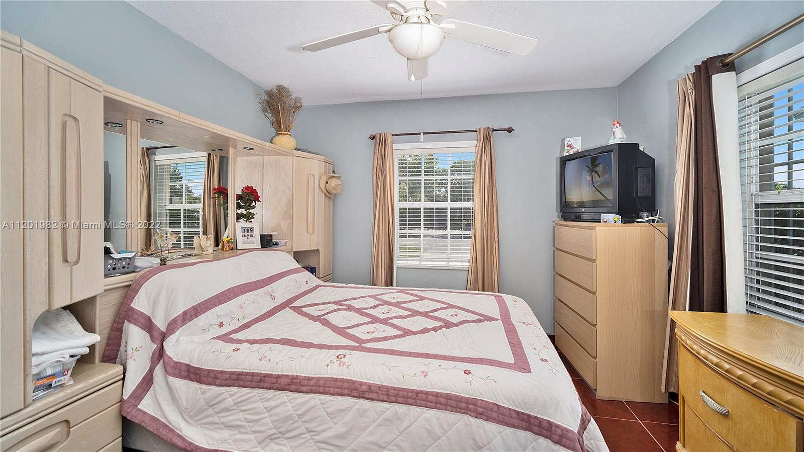 230 SW 52nd Ave