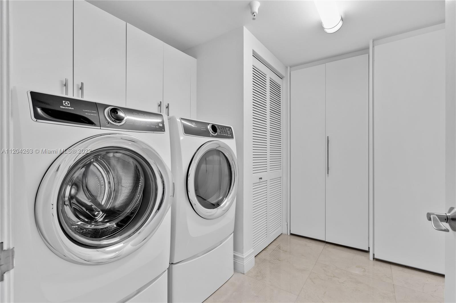 765 Crandon Blvd Unit: 505
