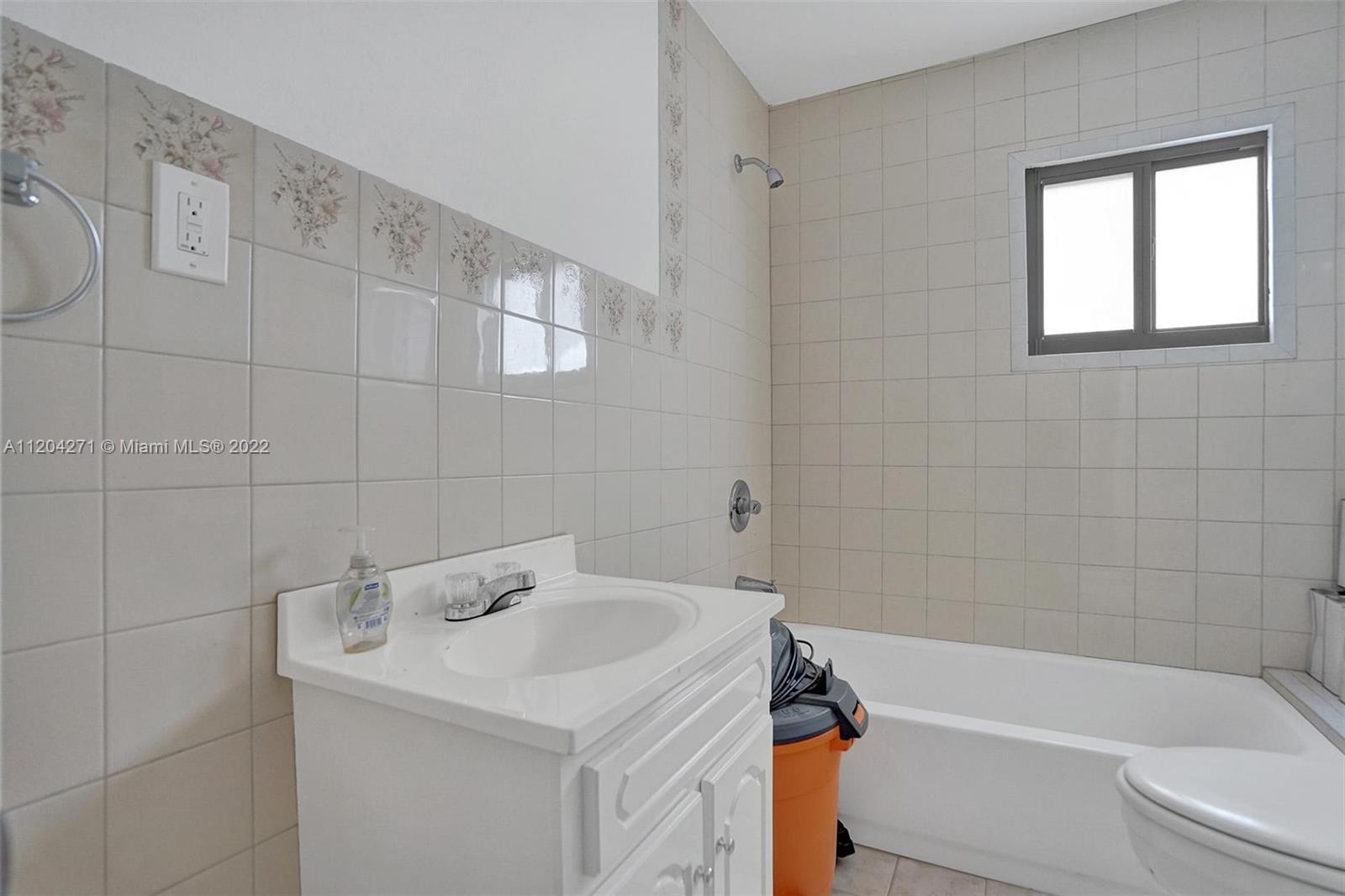348 SW 57th Ave