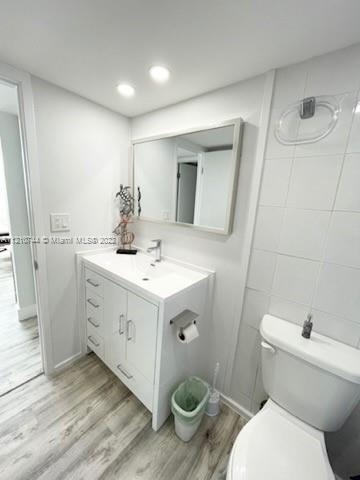 5005 Collins Ave Unit: 1225