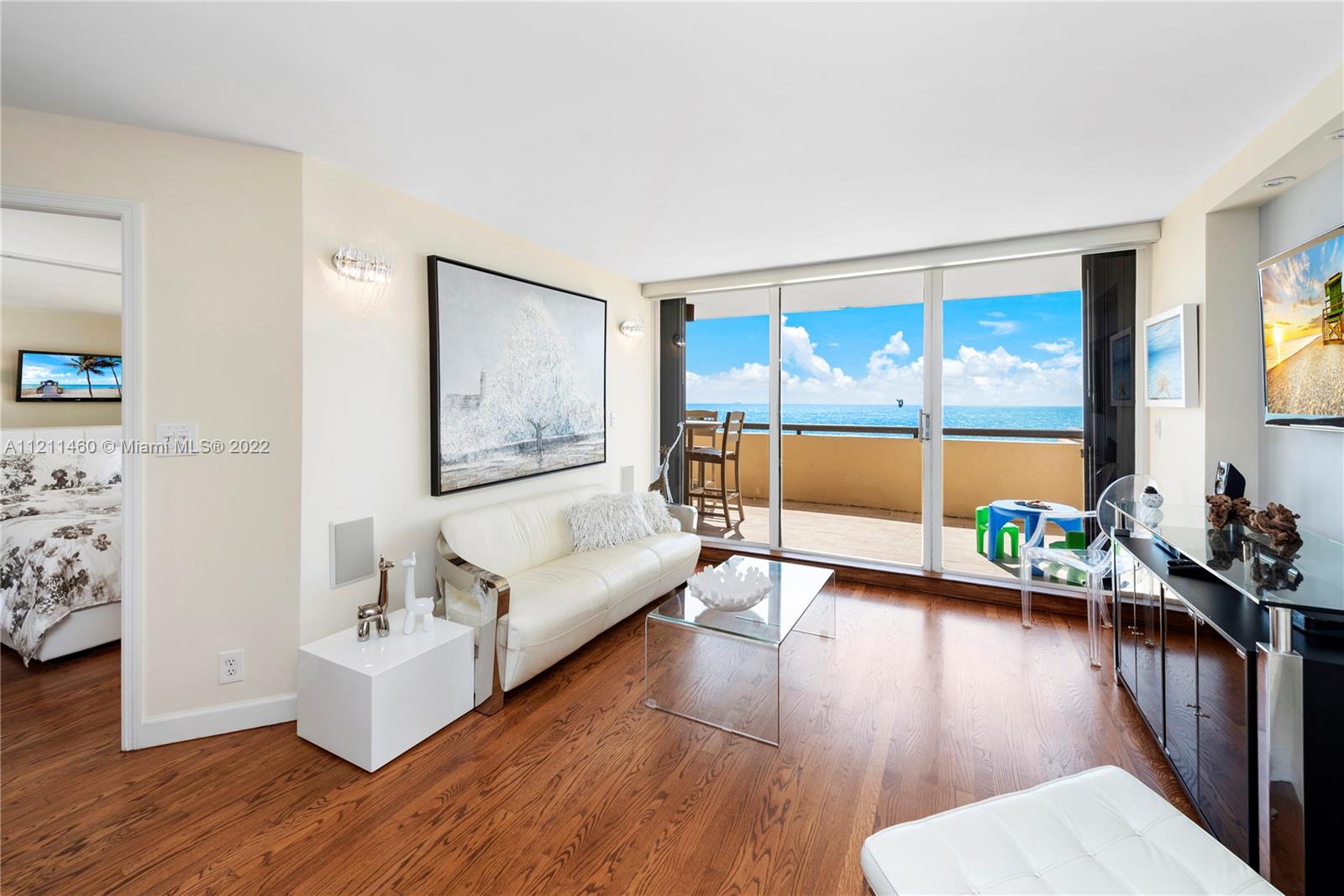 2555 Collins Ave Unit: 607