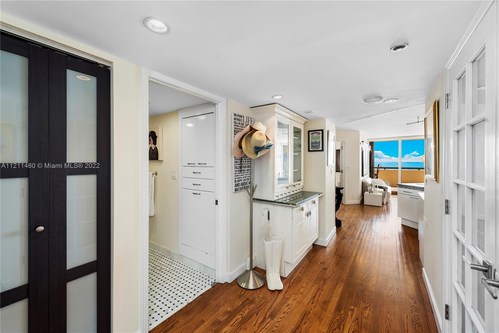 2555 Collins Ave Unit: 607
