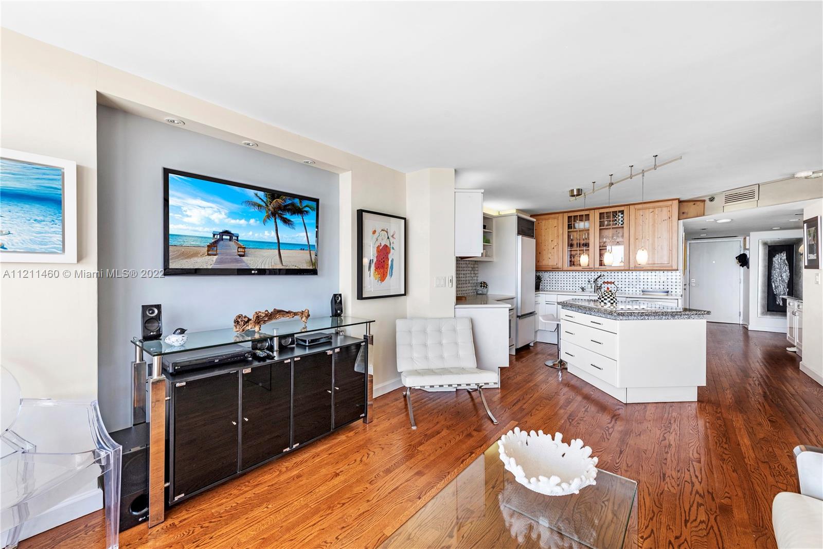 2555 Collins Ave Unit: 607