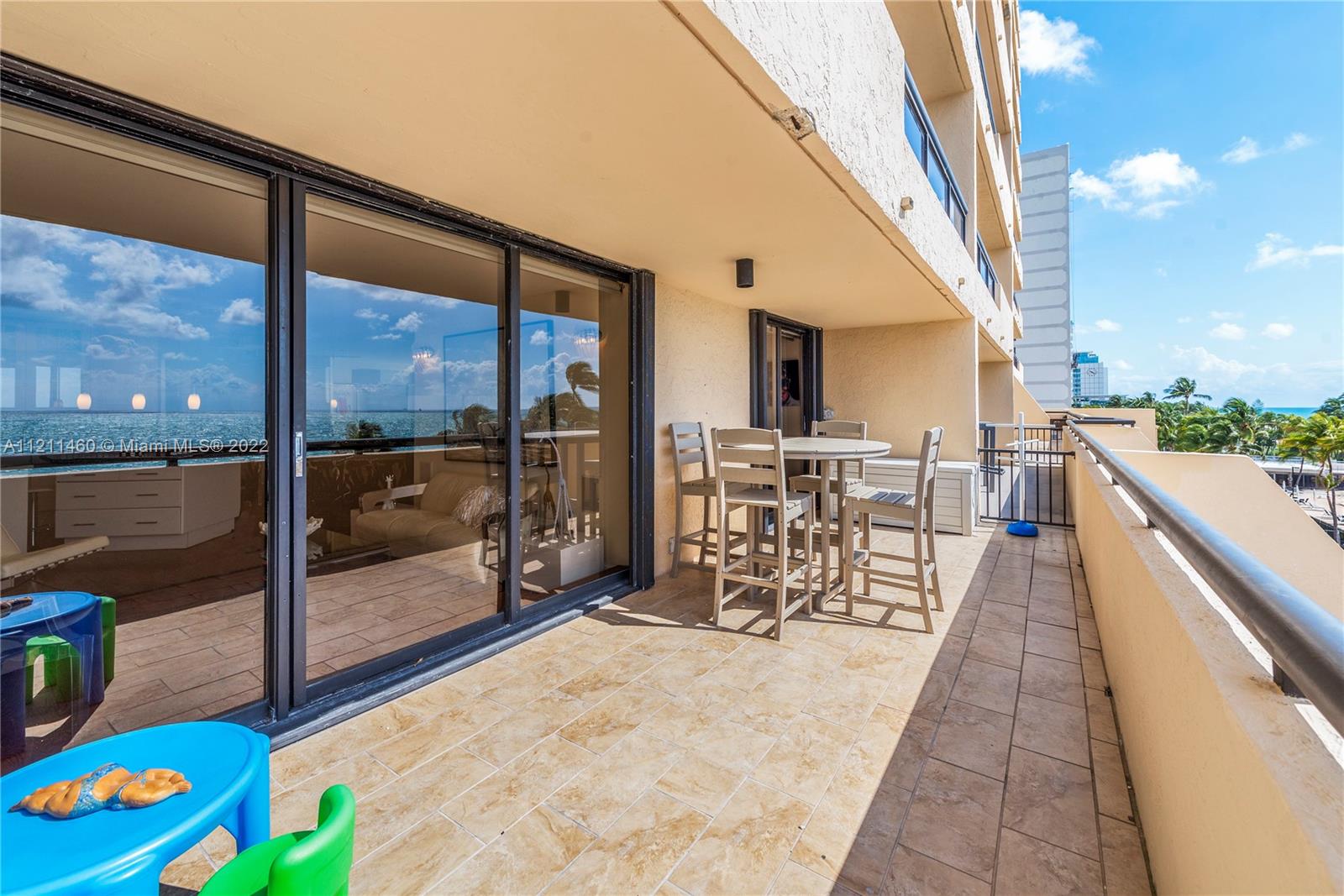 2555 Collins Ave Unit: 607
