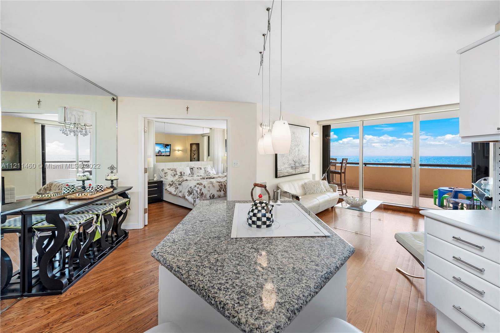 2555 Collins Ave Unit: 607