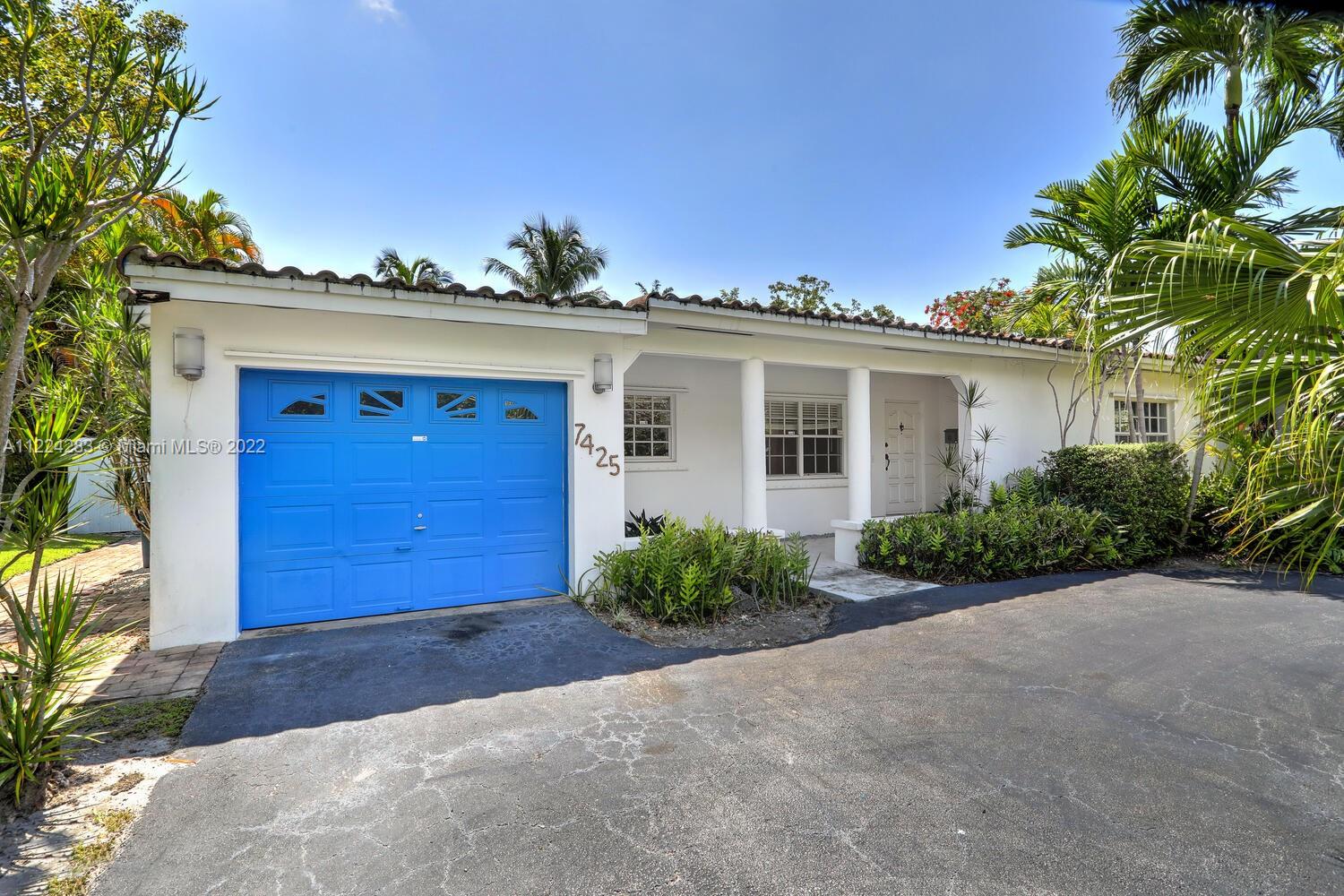 7425 SW 56th Ave