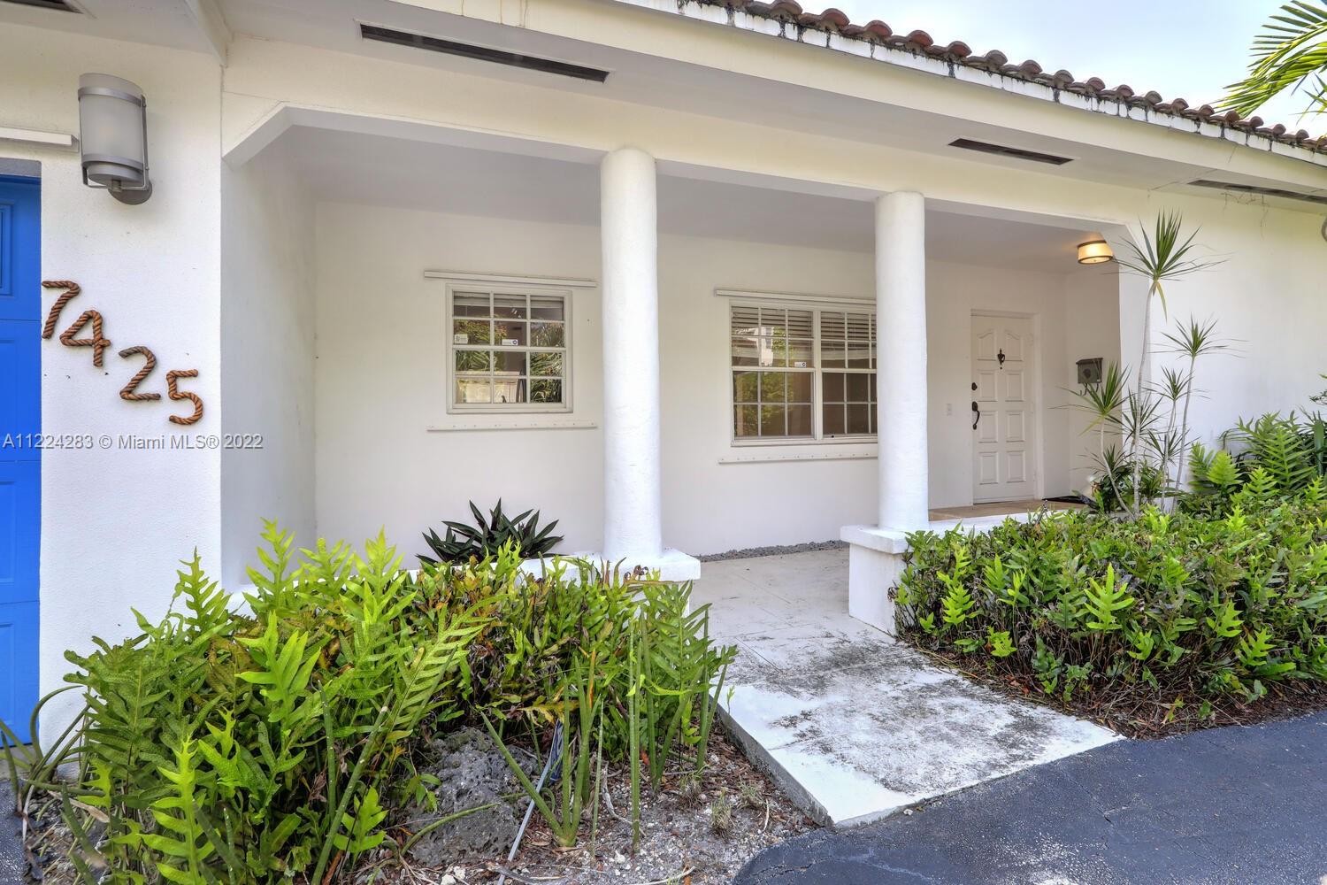 7425 SW 56th Ave