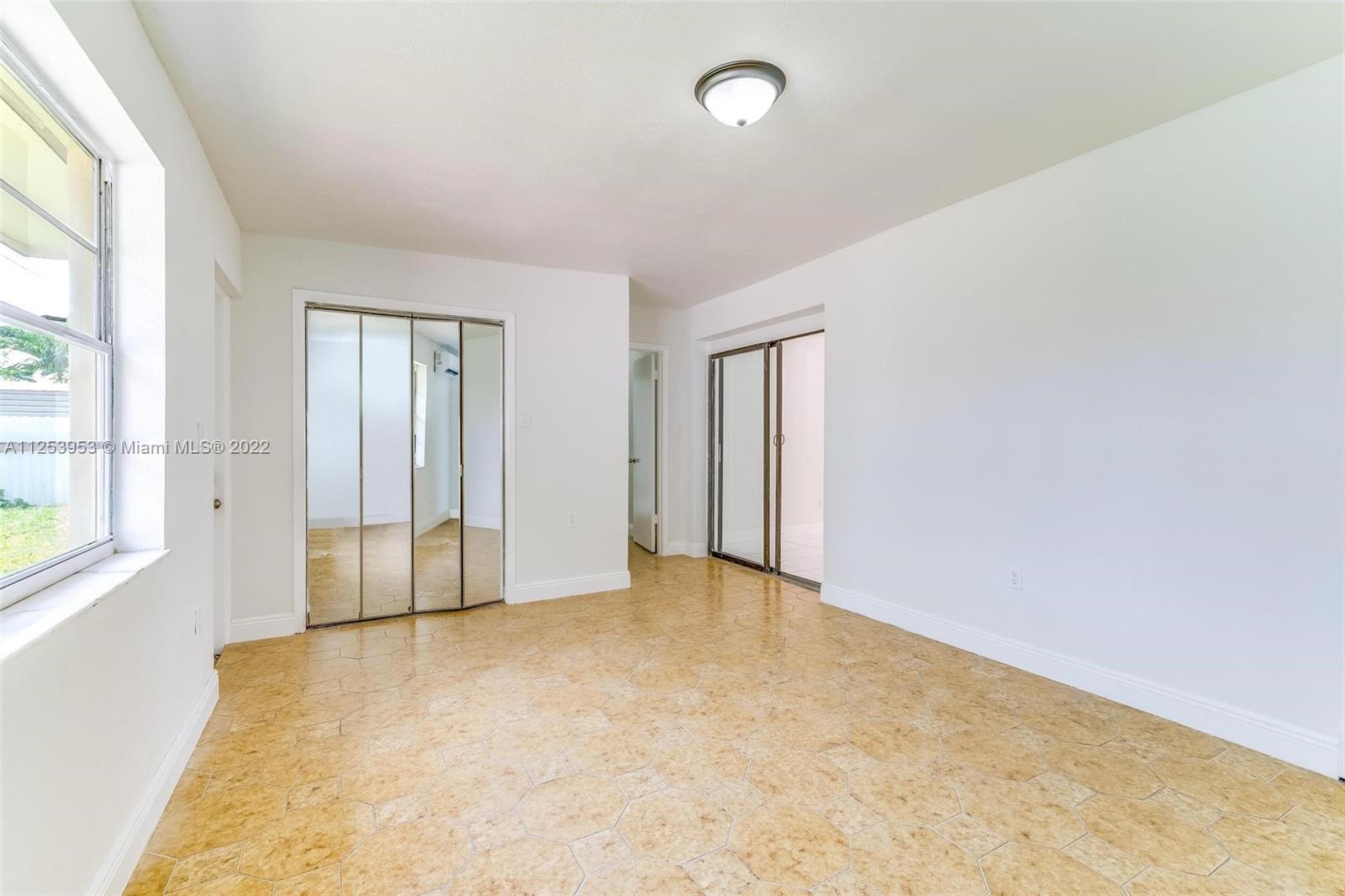 1051 W 59th Pl