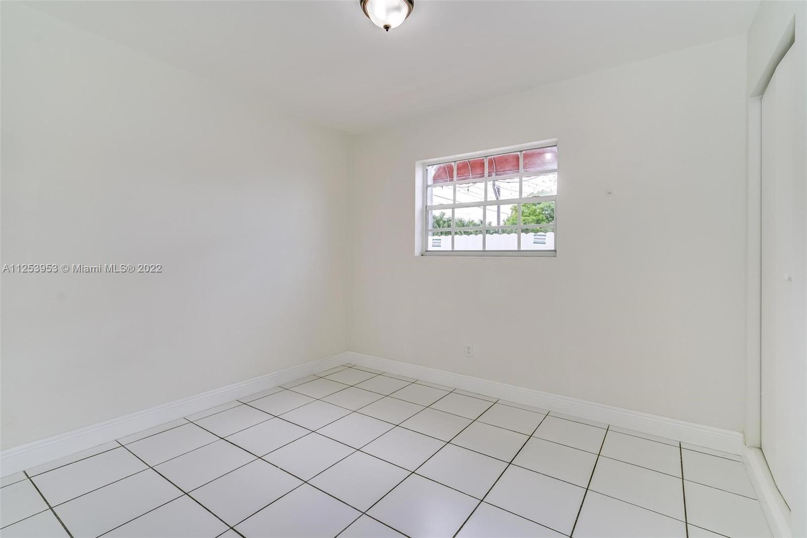 1051 W 59th Pl
