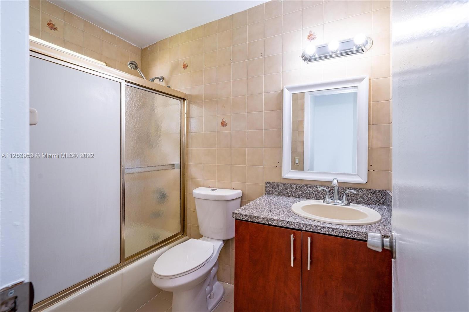 1051 W 59th Pl